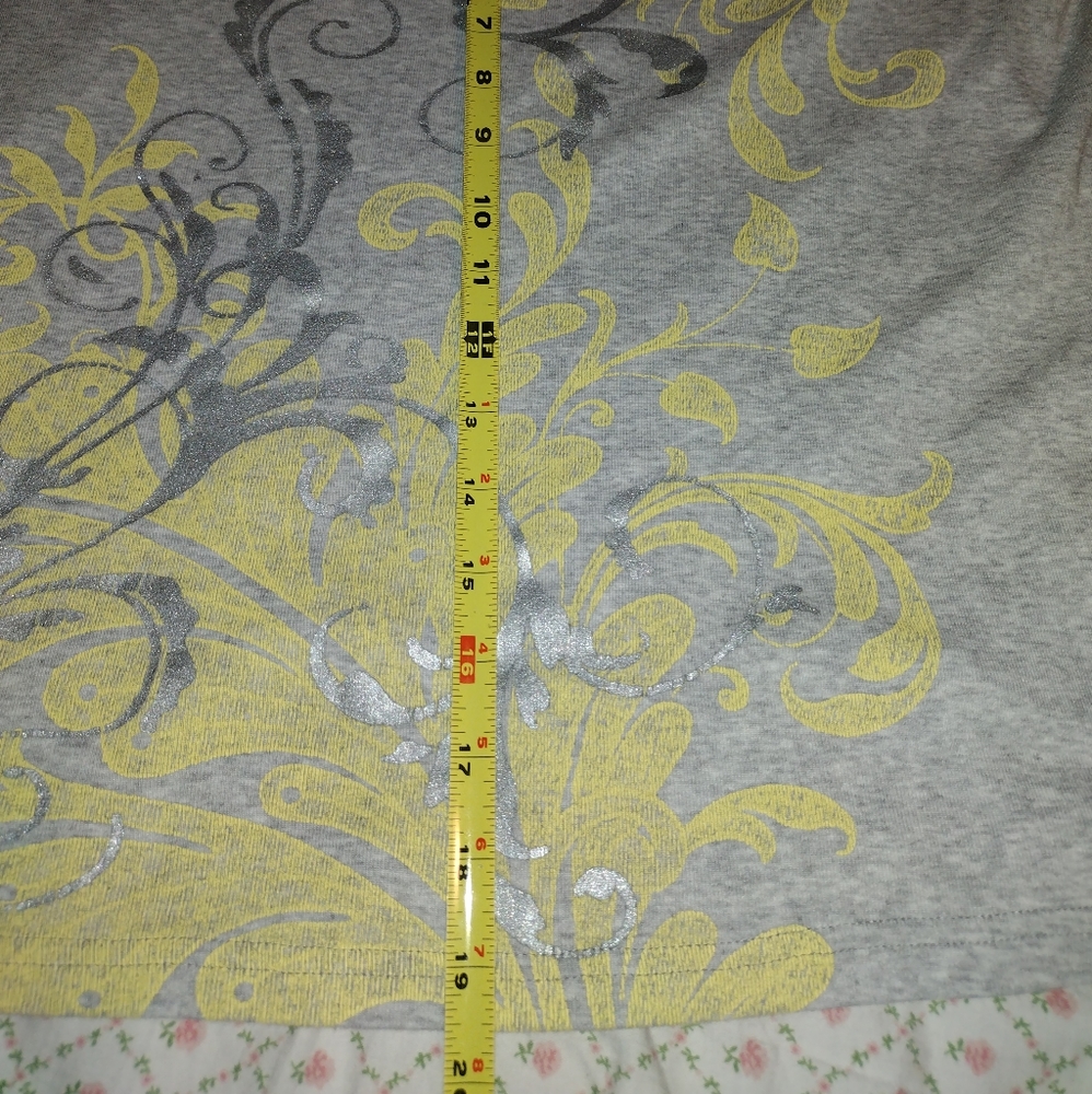 Karen Scott. Size 1X. 3/4 length sleeve gray with gray and yellow design. - Picture 7 of 7